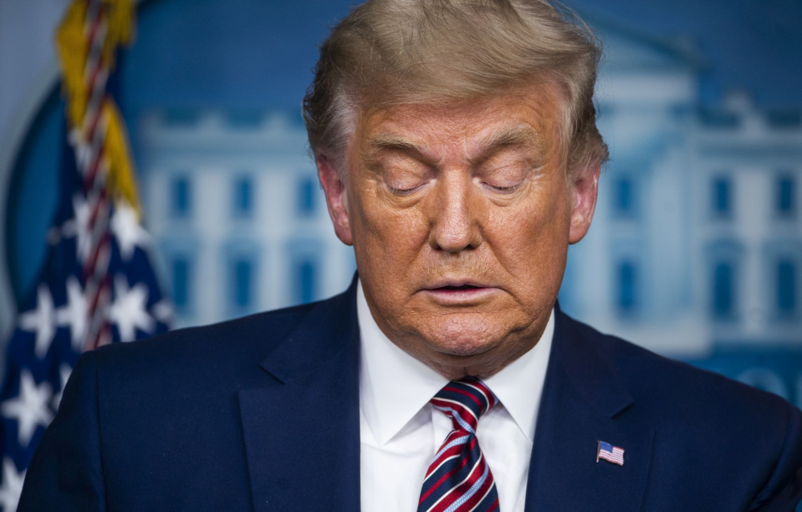 epa08831996 US President Donald J. Trump speaks to the media about 'delivering lower prescription drug prices for all Americans' in the White House Press Briefing Room in Washington, DC, USA, 20 November 2020.  EPA/JIM LO SCALZO / POOL
