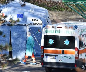 epa08835720 One of the first patients arrives in an ambulance at at the temporary hospital for Covid-19 set up in pavilion 5 of Torino Esposizioni at Parco del Valentino, Turin, Italy, 22 November 2020. The Italian health authorities are transforming a Turin top art exhibitions venues into a temporary 100 bed capacity hospital.  EPA/ALESSANDRO DI MARCO