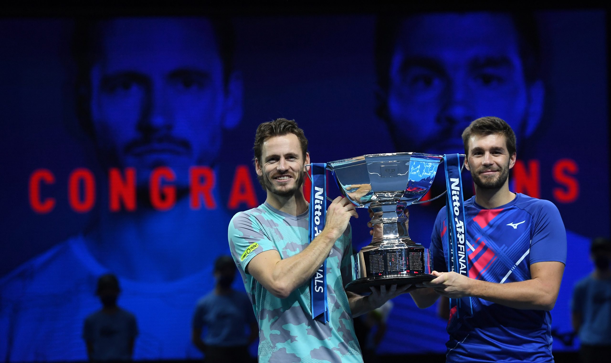 epa08836245 Wesley Koolhof (L) of the Netherlands and Nikola Mektic (R) of Croatia celebrate with the trophy after winning their doubles final match against Austria's Jurgen Melzer and France's Edouard Roger-Vasselin at the ATP World Tour Finals tennis tournament in London, Britain, 22 November 2020.  EPA/ANDY RAIN