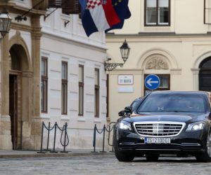 Zagreb, 23.11.2020. - Dolazak oredsjednika Zorana Milanovića u Banske dvore na sastanak.
foto HINA/ Daniel KASAP/ dk
