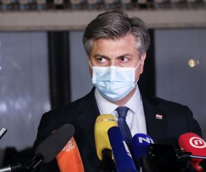 Zagreb, 23.11.2020 - Izjava premijera nakon Sjendice nacionalg viječa i prije početka zajedničke sjednice Predsjedništva i Nacionalnog vijeća HDZ-a putem video linka. Na fotografiji Andrej Plenković.
foto HINA/ Admir BULJUBAŠIĆ/ abu