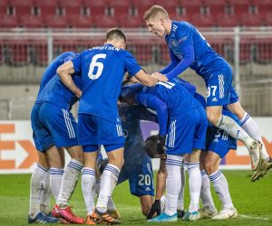 epa08844677 Dinamo Zagreb players celebrate during the UEFA Europa League group K soccer match between Wolfsberg and Dinamo Zagreb at the Woerthersee stadium in Klagenfurt, Austria, 26 November 2020.  EPA/EXPA/DOMINIK ANGERER