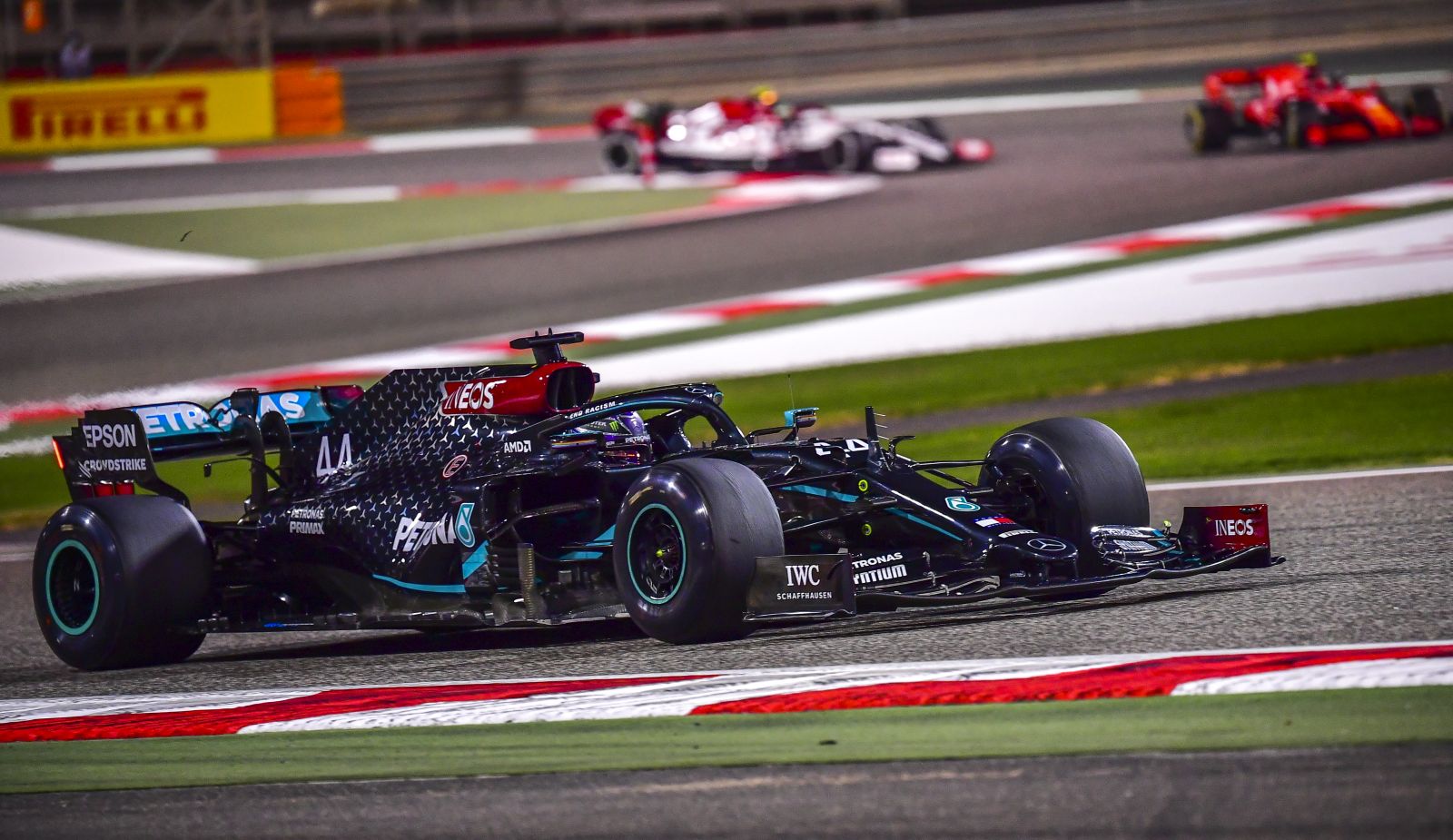 epa08846443 British Formula One driver Lewis Hamilton of Mercedes-AMG Petronas in action during the second practice session of the Formula One Grand of Bahrain on the Bahrain International Circuit in Sakhir, Bahrain 27 November 2020.The Formula One Grand Prix of Bahrain will take place on 29 November 2020.  EPA/Giuseppe Cacace / Pool