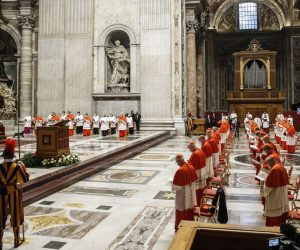 epa08848981 Pope Francis (L) during a consistory ceremony in the Saint Peter's basilica at the Vatican City, 28 November 2020. Pope Francis will create 13 new Cardinals, including first ones from Bruinei and Rwanda and first African American.  EPA/FABIO FRUSTACI