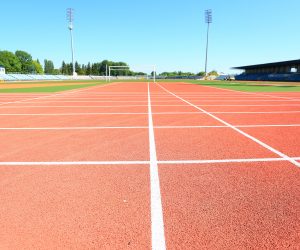 01.07.2020., Karlovac - Zavrsili su radovi na uredenju i obnovi travnjaka i atletske staze na stadionu Branko Cavlovic Cavlek. Ukupna vrijednost investicije je oko 7 milijuna kuna a sufinanciran sredstvima Grada Karlovca s Drzavnim uredom za sport i Hrvatskim nogometnim savezom.
Photo: Kristina Stedul Fabac/PIXSELL