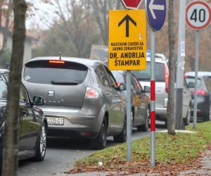 01.11.2020.,  Zagreb  - Drive-in testiranje na koronavirus u Nastavnom zavodu za javno zdravstvo Andrija Stampar. 
Novi rekord u Zagrebu: 924 novih slucajeva COVID-19. U u Nastavnom zavodu za javno zdravstvo Andrija Stampar pozitivno 42 % svih testiranih.
Photo: Igor Kralj/PIXSELL