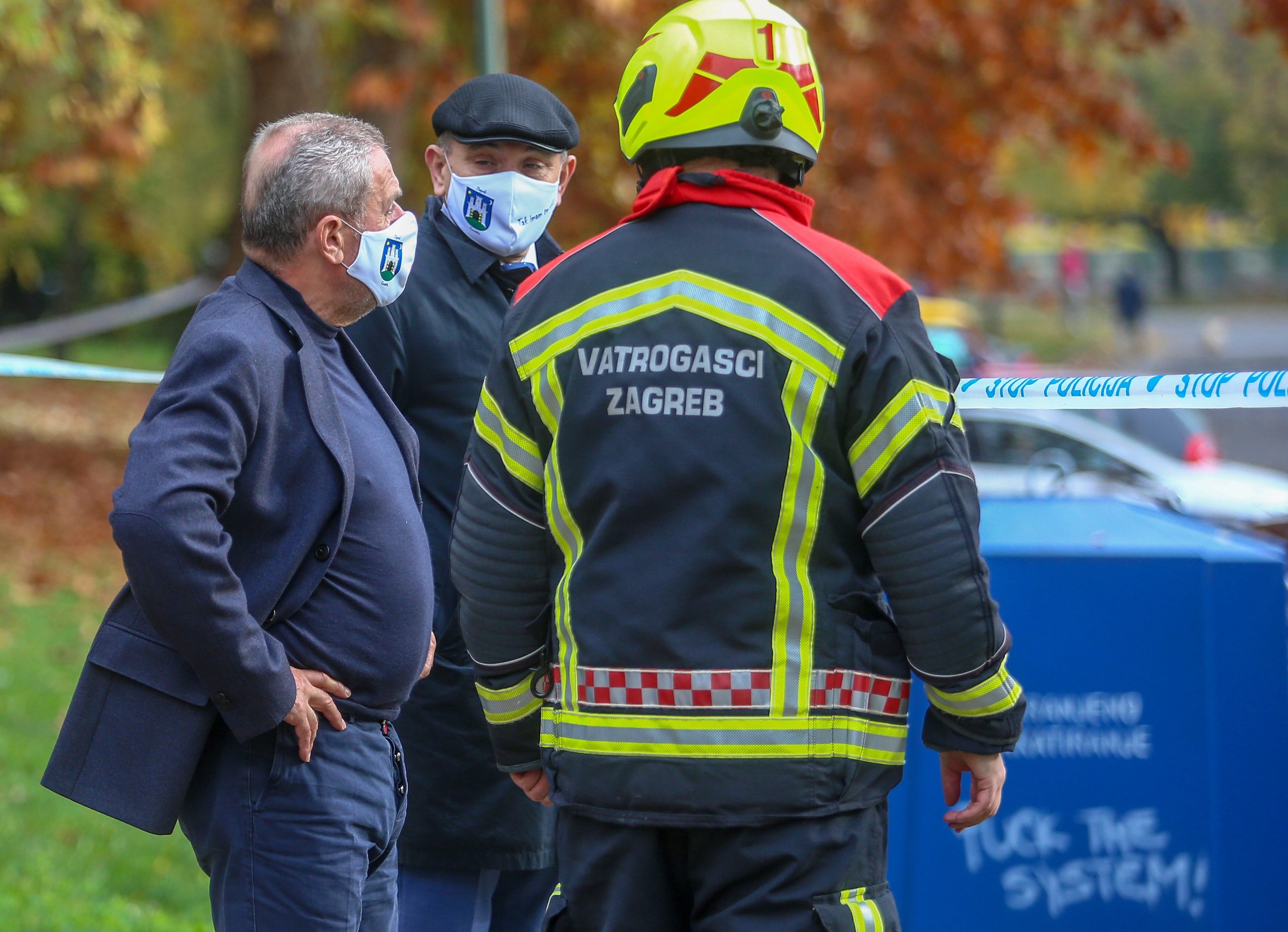 02.11.2020., Zagreb - Gradonacelnik Milan Bandic obisao pozar Osnovne skole Mato Lovrak u zagrebackoj Dubravi. 
Photo: Matija Habljak/PIXSELL