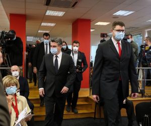 2.11.2020., Zagreb - Predsjednik Zoran Milanovic sudjelovao je na svecanoj sjednici Predsjednistva SDP-a u povodu obiljezavanja 30 godina hrvatske socijaldemokracije. 
Photo: Goran Stanzl/PIXSELL