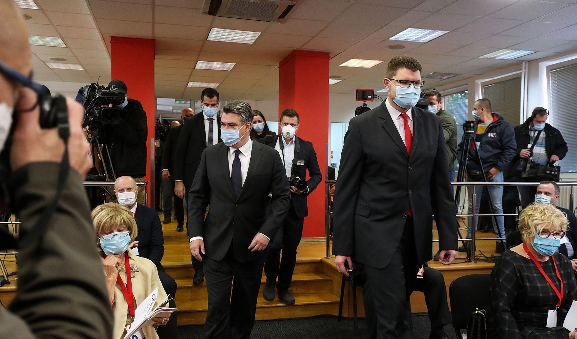 2.11.2020., Zagreb - Predsjednik Zoran Milanovic sudjelovao je na svecanoj sjednici Predsjednistva SDP-a u povodu obiljezavanja 30 godina hrvatske socijaldemokracije. 
Photo: Goran Stanzl/PIXSELL