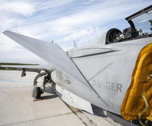 03.05.2017., Zagreb - Ministar obrane Damir Krsticevic sa suradnicima razgledao avion JAS 39 C Gripen madjarskog zrakoplovstva i simulator leta u vojarni Pukovnik Marko Zivkovic na Plesu.  Photo: Petar Glebov/PIXSELL