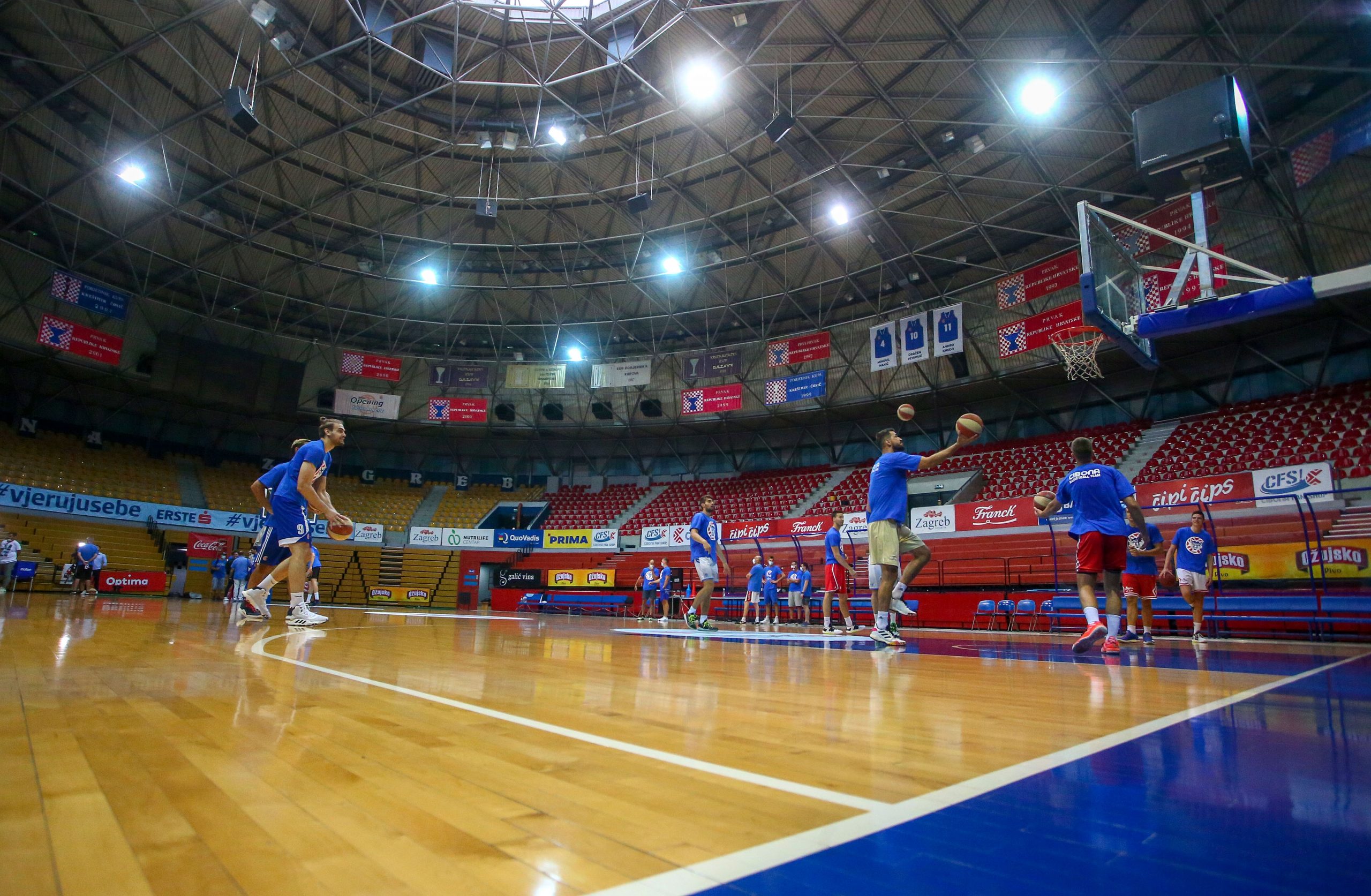 03.08.2020., Zagreb - Prvi trening seniorske ekipe kosarkaskog kluba Cibona.
Photo: Matija Habljak/PIXSELL