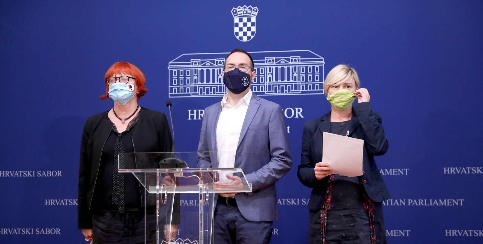04.11.2020., Zagreb - Na konferenciji za medije Kluba zastupnika zeleno lijevog bloka odrzanoj u Saboru o temi: "Predstavljanje prijedloga Kluba zastupnika zeleno lijevog bloka o promjeni modela upravljanja krizom uzrokovanom koronavirusom" govorili su Sandra Bencic, Rada Boric i Tomislav Tomasevic. 
Photo: Patrik Macek/PIXSELL