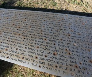 Na otoku Rabu obiljezena je 77. obljetnica oslobodjenja interniraca iz talijanskog fasističkog koncentracijskog logora Kampor. Nakon polaganja vijenaca i paljenja svijeca na spomen-groblju Kampor u Gradskoj knjiznici Rab otvorena je fotografsko-dokumentarna izlozbe "Posljednji svjedoci / Zadnji pricevalci“ i izlozba "Tkanine otpora: glasovi zena". Photo: Goran Kovacic/PIXSELL
