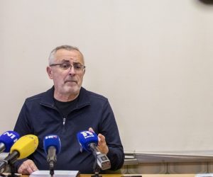 5.10.2020., Rijeka -  Sindikat zaposlenika u hrvatskom skolstvu - Preporod odrzao je  konferenciju za medije na temu "Radno-pravni status prosvjetnih radnika u izolaciji i oboljelih od Covida-19". O posljedicama nastave prema A, B, i C modelu na status ucitelja, smanjenju placa, cijepljenju protiv gripe. Predsjednik sindikata Zeljko Stipic Photo:Nel Pavletic/PIXSELL