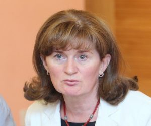 06.09.2013., Zagreb - Na konferenciji za novinare Glavnog vijeca Hrvatskog strukovnog sindikata medicinskih sestara objavljeno je da da sindikat lijecnika i medicinskih sestara - medicinskih tehnicara ide u strajk koji ce poceti u srijedu, 18. rujna, u 7 sati te da ce trajati do ispunjenja zahtjeva. Sindikati traze potpisivanje novog kolektivnog ugovora, u kojem bi se uvazili njihovi zahtjevi da se svaki redovan rad duzi od 40 sati tjedno plati 50 posto vise, kao prekovremeni rad. Ankica Prasnjak, predsjednica Glavnog vijeca. Photo: Zeljko Lukunic/PIXSELL