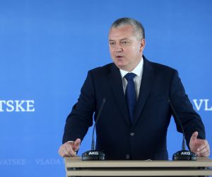 06.11.2020., Zagreb -  MSastanak medjuresorne skupine za pracenje provedbe bespovratnih sredstava iz Fonda solidarnosti Europske unije namijenjenih za financiranje obnove Grada Zagreba, Krapinsko-zagorske zupanije i Zagrebacke zupanije. Darko Horvat.
Photo: Matija Habljak/PIXSELL