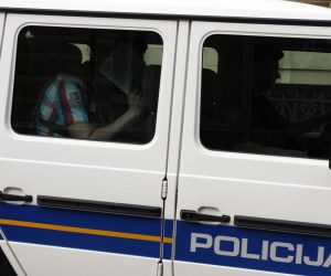 07.05.2013., Rijeka - Privodjenje djelatnika Carinarnice na ispitivanje u sjediste USKOK-a. U velikoj antikorupcijskoj akciji USKOK-a na podrucju Rijeke privedeno je 17 ljudi. Zasad su pretrazili i nekoliko desetaka stanova i poslovnih prostora. Photo: Goran Kovacic/PIXSELL