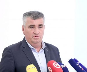 08.10.2020., Zagreb - Zastupnik Miro Bulj komentirao je u Saboru uhicenja u Vukovaru.
Photo: Patrik Macek/PIXSELL