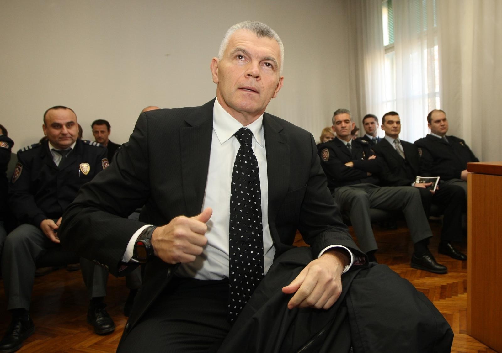 08.12.2008.,Zagreb,Hrvatska - Zupanijski sud u Zagrebu.Na sudjenju generalu Vladimiru Zagorcu danas je svjedocio Hrvoje Petrac.Zagorcu se sudi zbog nestalog dragog kamenja.Afera dragulji.Hrvoje Petrac nije zelio svjedociti jer se boji za svoju obitelj.Hrvoje Petrc
Photo: Davor Puklavec/24sata