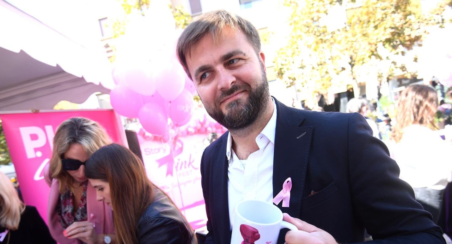 10.10.2020., Zagreb - Javnozdravstvena kampanja Sacuvajmo zdrave dojke u organizaciji magazina Story pod sloganom Pink for life. Tomislav Coric ministar podrzao akciju. 
Photo: Marko Lukunic/PIXSELL