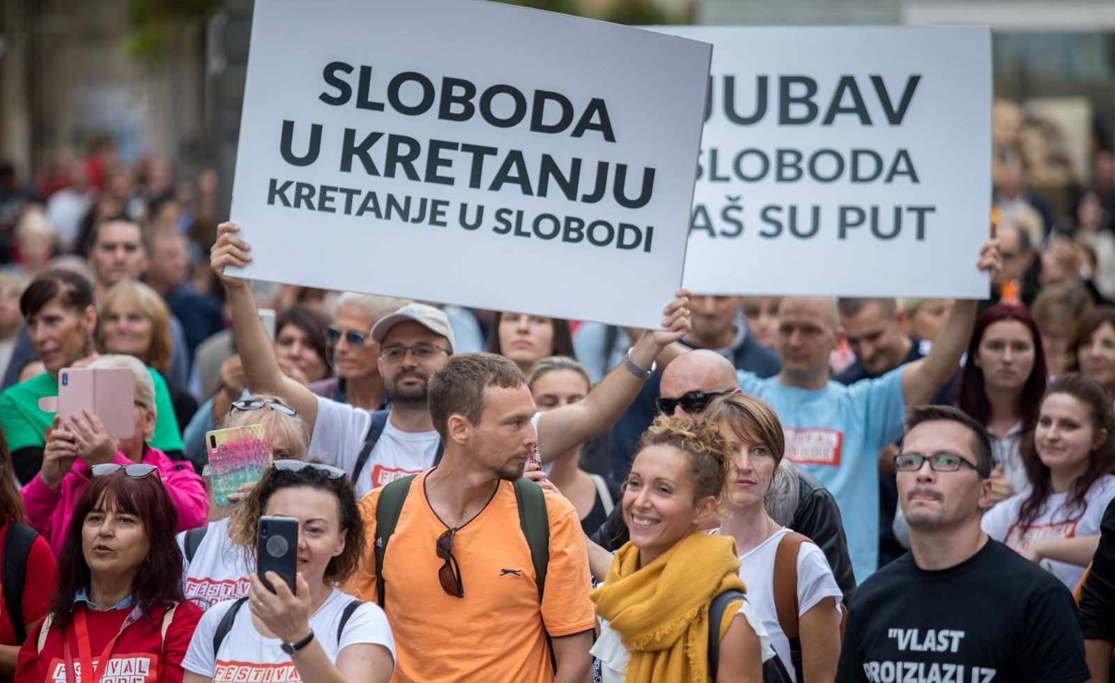 10.10.2020., Rijeka - Stotine tisuca ljudi sirom svijeta izlaze na ulice u znak neprihvacanja mjera ogranicavanja misljenja, kretanja, rada, disanja, informiranja, zivljenja. I Hrvatska je dio svijeta. Budi PROMJENA, budi dio FESTIVALA SLOBODE.Photo:Nel Pavletic/PIXSELL