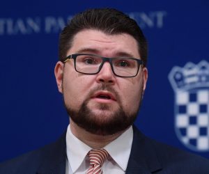 12.11.2020., Zagreb - Klub zastupnika SDP-a odrzao konferenciju za medije u Hrvatskom saboru oko povecanja placa i izmjeni dopuna zakona koji predlaze HDZ. Pedja Grbin. Photo: Marko Lukunic/PIXSELL