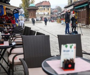 13.11.2020., Sarajevo, Bosna i Hercegovina - Terase kafica i restorana u Sarajevu su prazne zbog hladnijeg vremena i nedostatka turista zbog pandemije virusa covid-19. Photo: Armin Durgut/PIXSELL