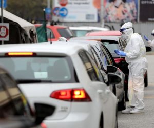 14.11.2020., Zagreb - "Drive in" testiranje na Covid-19 u Domu zdravlja Zagreb - Zapad na Crnomercu.

Photo: Jurica Galoic/PIXSELL