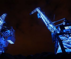 14.11.2020., Rijeka - Dizalice na lukobranu rijecke luke i fontane na Jadranskom trgu osvjetljene su plavim svjetlom  povodom obiljezavanja Svjetskog dana secerne bolesti. Plavo svjetlo simbol je svjesnosti o dijabetesu.
Photo:Goran Kovacic/PIXSELL