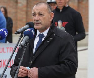 16.10.2020., Vukovar - Na Trpinjskoj cesti, nedaleko mjesta pogibije Blage Zadre, u Vukovaru obiljezena je 29. obljetnica pogibije  generala - bojnika Blage Zadre. Kod spomen obiljezja, biste generala, odrzan je prigodan program. Tomo Medved. 
Photo: Dubravka Petric/PIXSELL