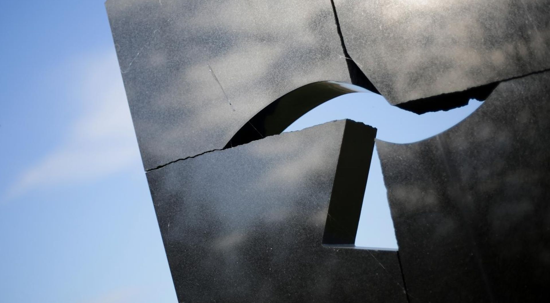 17.11.2015., Vukovar - Ovcara, mjesto masovnog pokolja ranjenika iz vukovarske bolnice, nalazi se na osamljenom mjestu, nekoliko kilometara od sredista Vukovara. Tu je 20. studenoga 1991.g. ubijeno 200 ljudi, nesrpske nacionalnosti. Ranjenici, civili i bolnicko osoblje zajedno su iz Vukovarske bolnice 18. studenoga 1991. godine odvedeni na Ovcaru. Tu su masakrirani, ubijeni vatrenim oruzjem i na istom mjestu njihova tijela nabacana su jedno preko drugog u za to pripremljen rov i pokrivena zemljom. Spomenik na mjestu masovnog pokolja ranjenika. Photo: Grgur Zucko/PIXSELL
