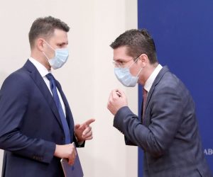 20.11.2020., Zagreb - Na konferenciji za medije Kluba zastupnika Mosta odrzanoj u Saboru o temi: "Izmjenama Ovrsnog zakona Vlada spasava javne biljeznike, a ne ovrsenike" govorili su zastupnici Bozo Petrov i Zvonimir Troskot.  
Photo: Patrik Macek/PIXSELL