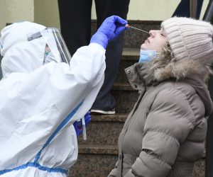 20.11.2020., Sisak - Redovi ispred Doma zdravlja za testiranje na COVID-19. Photo: Nikola Cutuk/PIXSELL