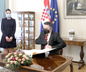 23.11.2020., Zagreb - Predsjednik Vlade Andrej Plenkovic primio je u Banskim dvorima potpredsjednika Vlade Republike Kosova Besnika Tahirija.  
Photo: Patrik Macek/PIXSELL