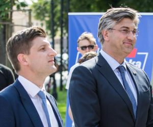 25.06.2020., Vinkovci - Andrej Plenkovic zajedno s kandidatima s liste HDZ-a za 5. izbornu jedinicu stigao je u posjet Vinkovcima. Photo: Davor Javorovic/PIXSELL