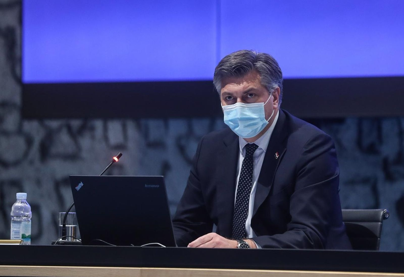 26.11.2020., Zagreb - Premjer Andrej Plenkovic na konferenciji za medije iznio je plan Vlade i Nacionalnog stozera civilne zastite o zatvaranju svih ugostiteljskih objekata, kafica i restorana zbog pandemije koronavirusa, te mnoge druge zabrane okupljanja. Najava novih mjera hrvatsku vodi u novi mini lockdown. 
Photo: Zeljko Lukunic/PIXSELL