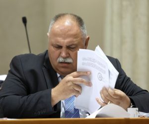 27.06.2017., Zagreb - Nakon burnih tjedana Sabor je usao u mirniju fazu rada pa je na dnevni red dosao i prijedlog zakona o provedbi Uredbe (EU) Br. 609/2013 Europskog parlamenta i Vijeca  o hrani za dojencad i malu djecu, hrani za posebne medicinske potrebe i zamjeni za cjelodnevnu prehranu pri redukcijskoj dijeti. Ivan Suker. 
Photo: Patrik Macek/PIXSELL