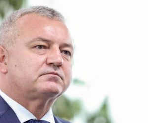 28.09.2020., Zagreb - Povodom pocetka zaprimanja zahtjeva za novi krug subvencioniranja stambenih kredita, ministar prostornoga uredjenja, graditeljstva i drzavne imovine Darko Horvat posjetio je APN.
Photo: Borna Filic/PIXSELL