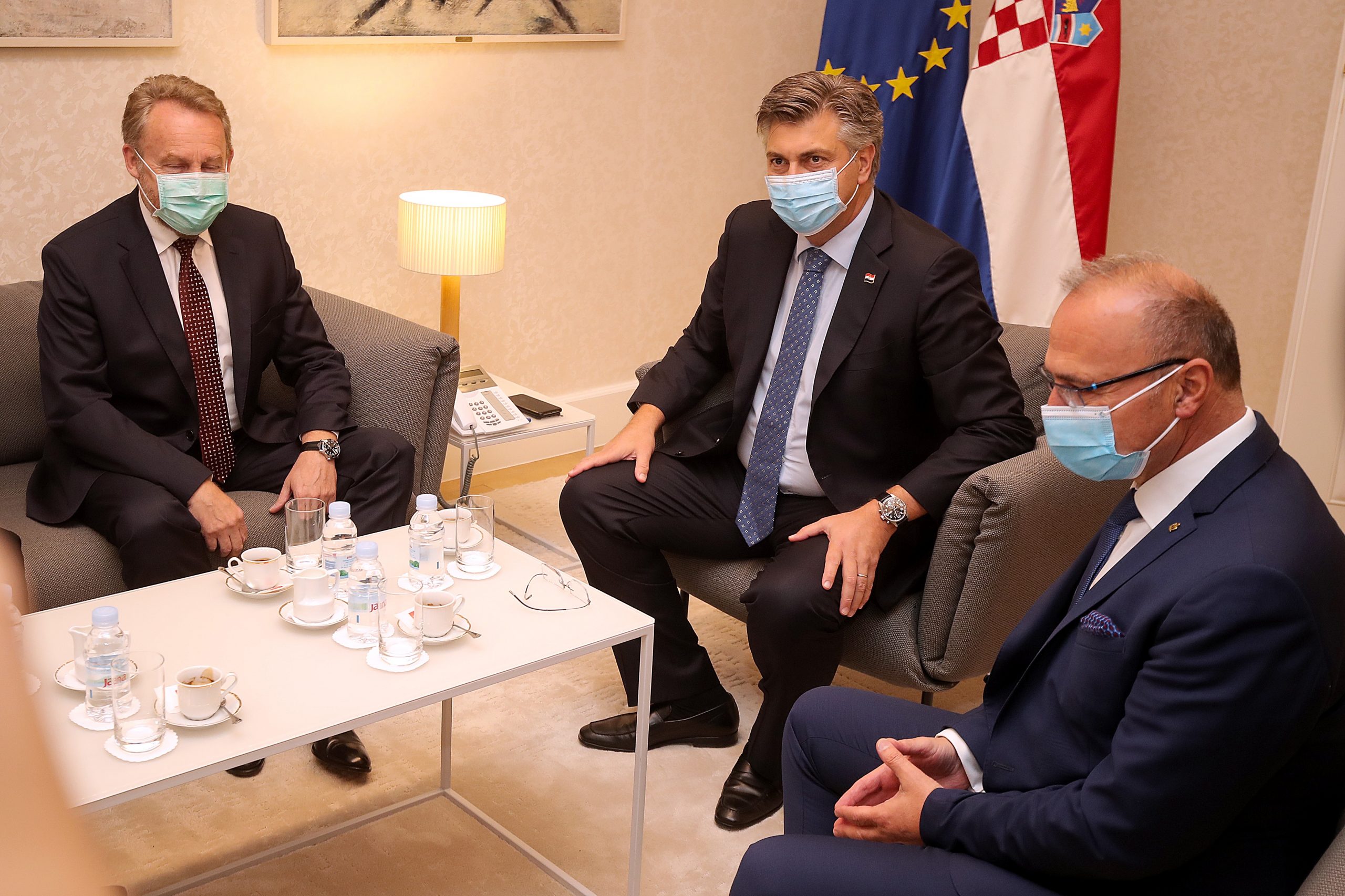 28.9.2020., Zagreb - Predsjednik Vlade Andrej Plenkovic sastao se sa zamjenicima predsjedavajuceg Doma naroda Parlamentarne skupstine Bosne i Hercegovine Draganom Covicem i Bakirom Izetbegovicem. Sastanku su prisustvovali i ministar vanjskih i europskih poslova Gordan Grlic Radman i ministrica vanjskih poslova Bosne i Hercegovine Bisera Turkovic. 
Photo: Goran Stanzl/PIXSELL