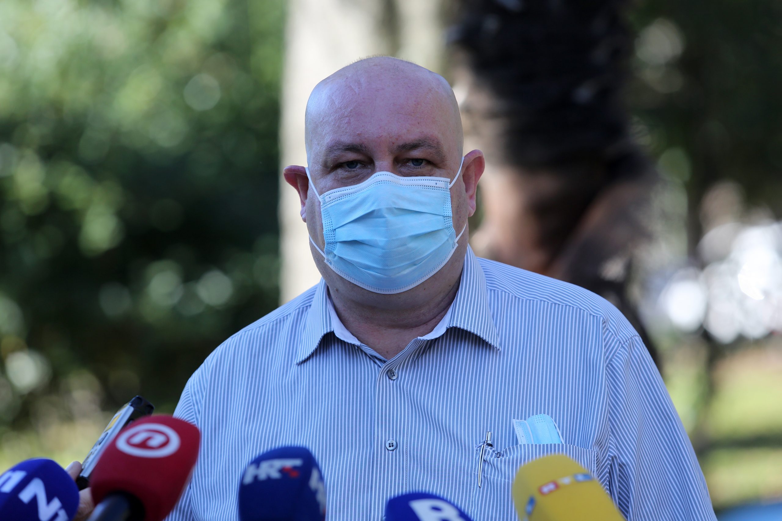 28.10.2020., Rijeka - Konferencija za medije clanova kriznog stozera Civilne zastite PGZ u parku KBC-a Rijeka. Nacelnik stozera Mladen Sculac, clanovi ravnatelj KBC-a Alen Ruzic, ravnatelj Doma zdravlja Vladimir Mozetic i epidemiolog Dobrica Roncevic.
Photo:Goran Kovacic/PIXSELL
