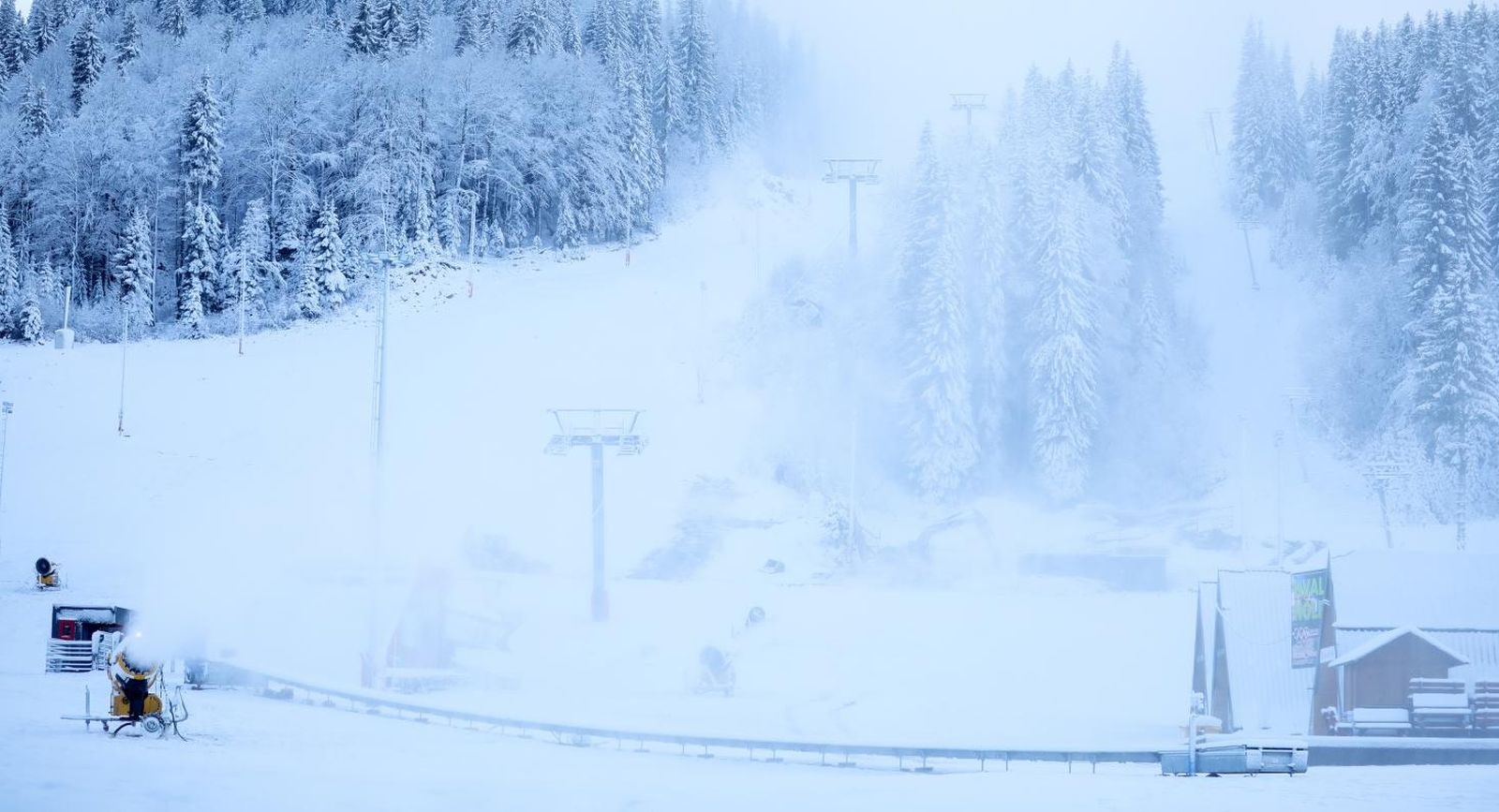 30.11.2019., Jahorina, Bosna i Hercegovina - Snijeg na Jahorini.
Photo: Armin Durgut/PIXSELL