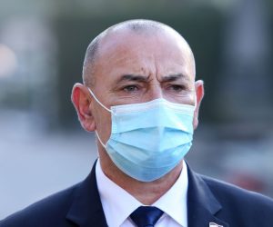 31.10.2020., Zagreb - U prigodi blagdana Svih svetih, predsjednik Vlade Andrej Plenkovic sa suradnicima polozio je vijence i zapaliio svijece na Gradskom groblju Mirogoj. Tomo Medved Photo: Marko Prpic/PIXSELL