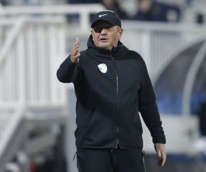 UEFA Nations League - League C - Group 3 - Kosovo v Slovenia Soccer Football - UEFA Nations League - League C - Group 3 - Kosovo v Slovenia - Fadil Vokrri Stadium, Pristina, Kosovo - October 11, 2020. Slovenia coach Matjaz Kek REUTERS/Florion Goga FLORION GOGA