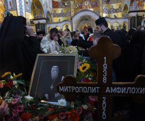 epa08791114 People pay respect during the funeral of the Serbian Orthodox Church Metropolitan bishop of Montenegro, Metropolitan Amfilohije (Radovic) in Podgorica, Montenegro, 01 October 2020. Metropolitanate of Montenegro and the Littoral reported that Metropolitan Amfilohije died on 30 October 2020 in Podgorica, Montenegro at the age of 82.  EPA/BORIS PEJOVIC