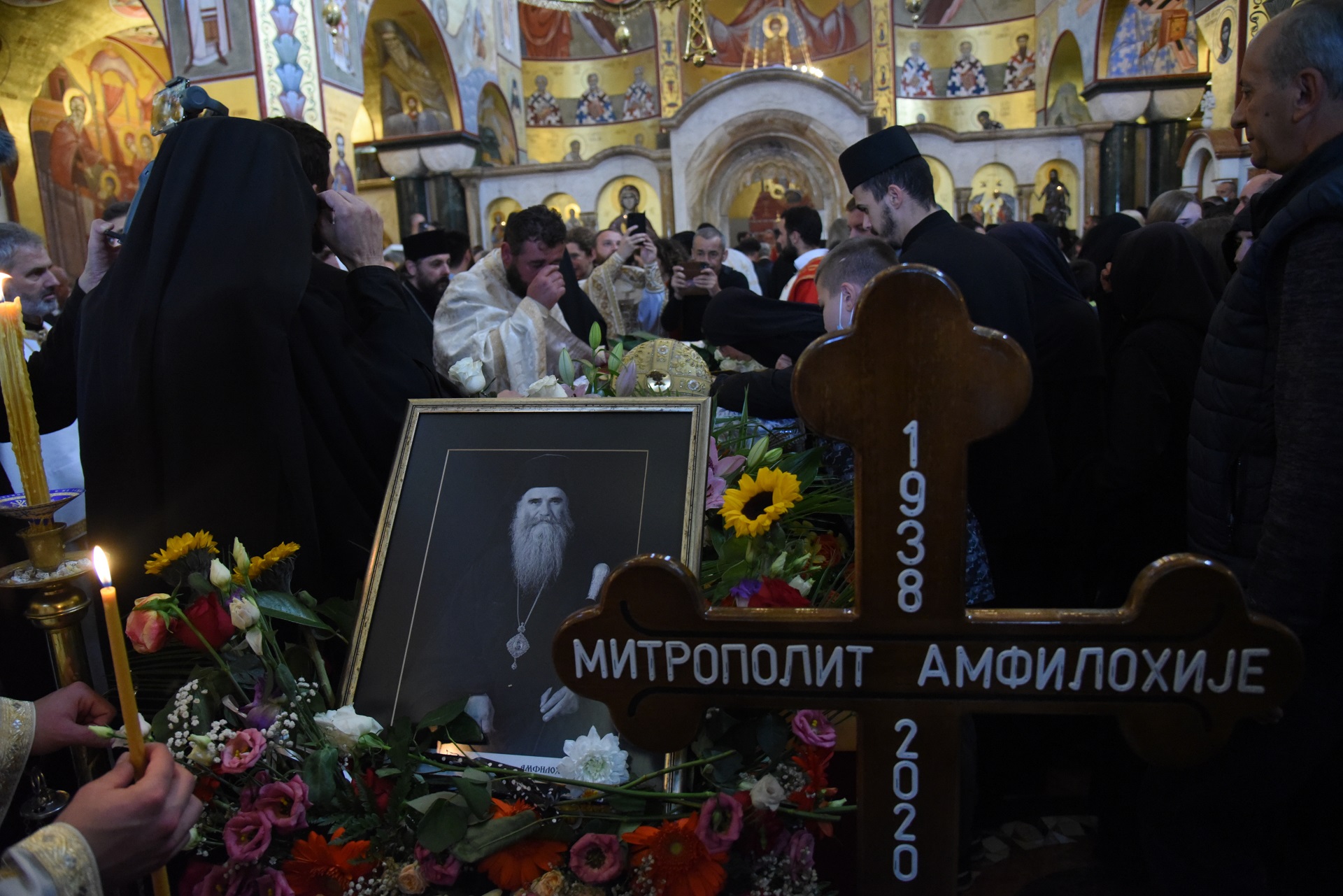 epa08791114 People pay respect during the funeral of the Serbian Orthodox Church Metropolitan bishop of Montenegro, Metropolitan Amfilohije (Radovic) in Podgorica, Montenegro, 01 October 2020. Metropolitanate of Montenegro and the Littoral reported that Metropolitan Amfilohije died on 30 October 2020 in Podgorica, Montenegro at the age of 82.  EPA/BORIS PEJOVIC