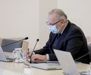 Zagreb, 30.11.2020 -  Sjednica Vlade RH koju je premiejr Andrej Plenković, koji se nalazi u samoizolaciji, vodio online. Na fotografiji Davor Božinović.
foto HINA/ Admir BULJUBAŠIĆ/ abu