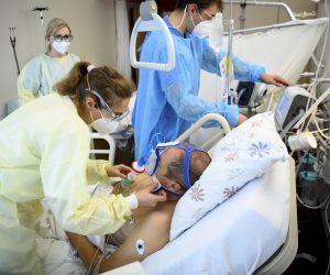epa08800418 Medical workers treat a patient with Covid-19 in the Covid-19 temporary unit for non-invasive ventilation at the hospital Reseau Hospitalier Neuchatelois (RHNe) Pourtales site during the coronavirus disease (COVID-19) outbreak, in Neuchatel, Switzerland, 05 November 2020. Switzerland as many countries in Europe impose more coronavirus restrictions as cases of Covid-19 patients spike in a second wave of pandemic.  EPA/LAURENT GILLIERON