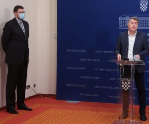Zagreb, 17.11.2020 - Klub zastupnika SDP-a u Hrvatskom saboru održao je konferenciju na novinare na temu "Moratorij na kredite".
Na fotografiji Peđa Grbin, Boris Lalovac.
foto HINA/ Edvard ŠUŠAK/ es