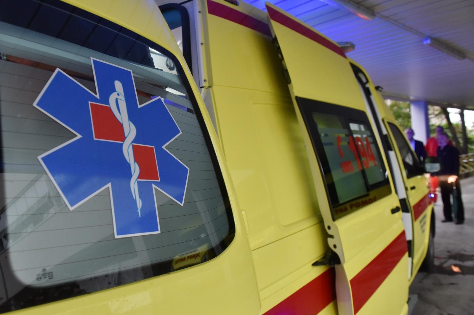 07.10.2020., Sibenik - Zupan Goran Pauk predao je kljuceve novoga sanitetskog vozila ravnatelju Tomislavu Jukicu. Rijec je o vozilu marke WW TRANSPORTER 6.1 FURGON PLUS ukupne vrijednosti 491.212,50 kn koje ce biti rasporedjeno u Knin.
Photo: Hrvoje Jelavic/PIXSELL