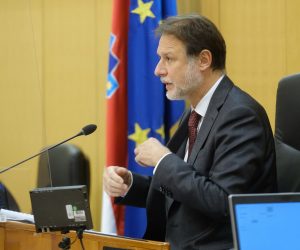 Zagreb, 25.11.2020. - Nastavak sjednice Hrvatskog sabora.
Na fotografiji Gordan Jandroković.
foto HINA/ Edvard ŠUŠAK/ es